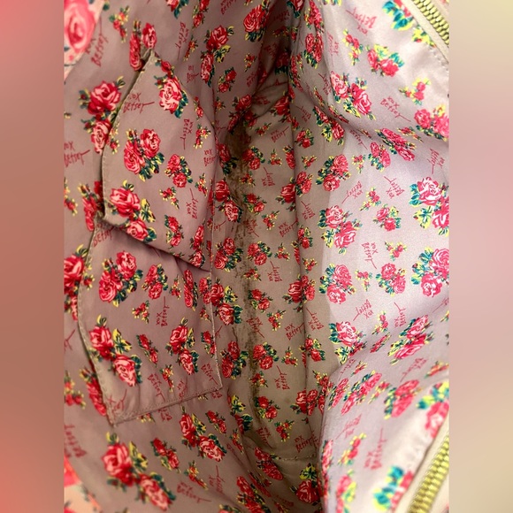 Betsy Johnson Large Strawberry Pink Tote - Picture 14 of 16